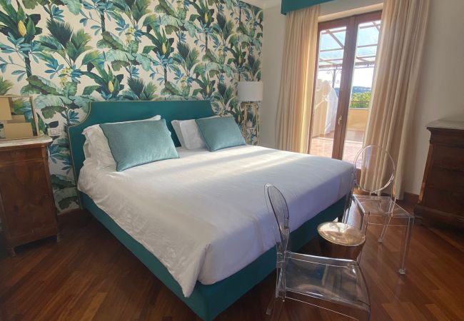Chambres d'hôtes à Sant´Agata sui Due Golfi - Resort Ravenna- Suite Regina