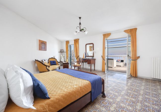 Villa a Sorrento - Villa Luisa  Jacuzzi and Pool Villa a Sorrento - Villa Luisa  Jacuzzi and Pool