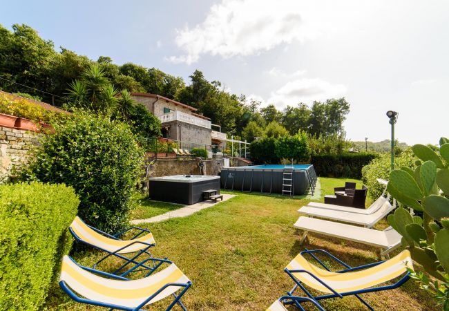 Villa a Sorrento - Villa Luisa  Jacuzzi and Pool Villa a Sorrento - Villa Luisa  Jacuzzi and Pool