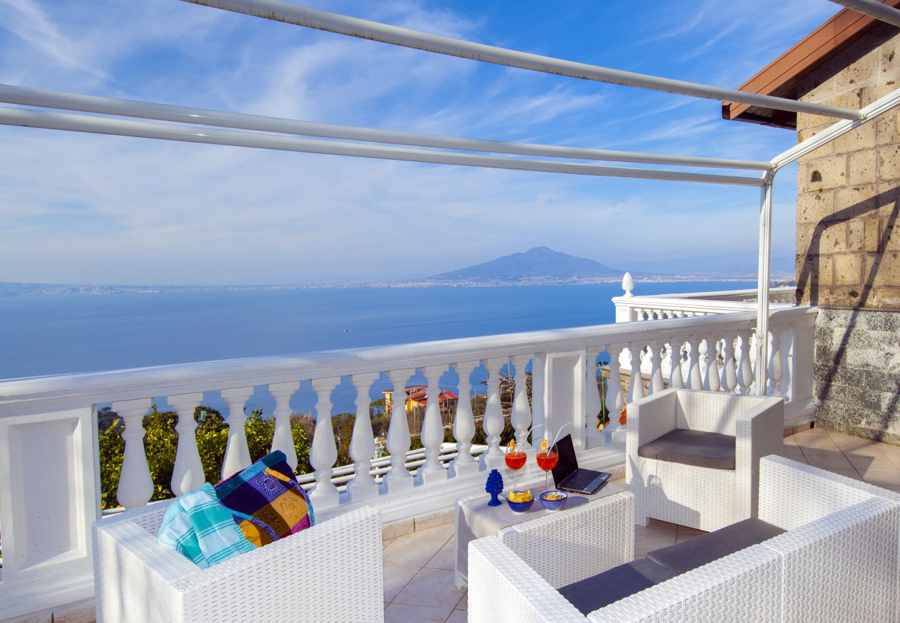 Villa a Sorrento - Villa Luisa  Jacuzzi and Pool