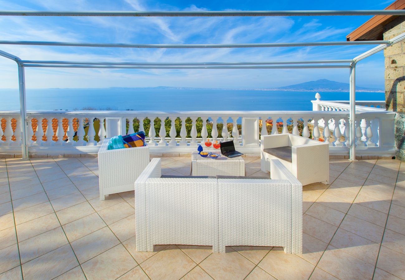 Villa a Sorrento - Villa Luisa  Jacuzzi and Pool