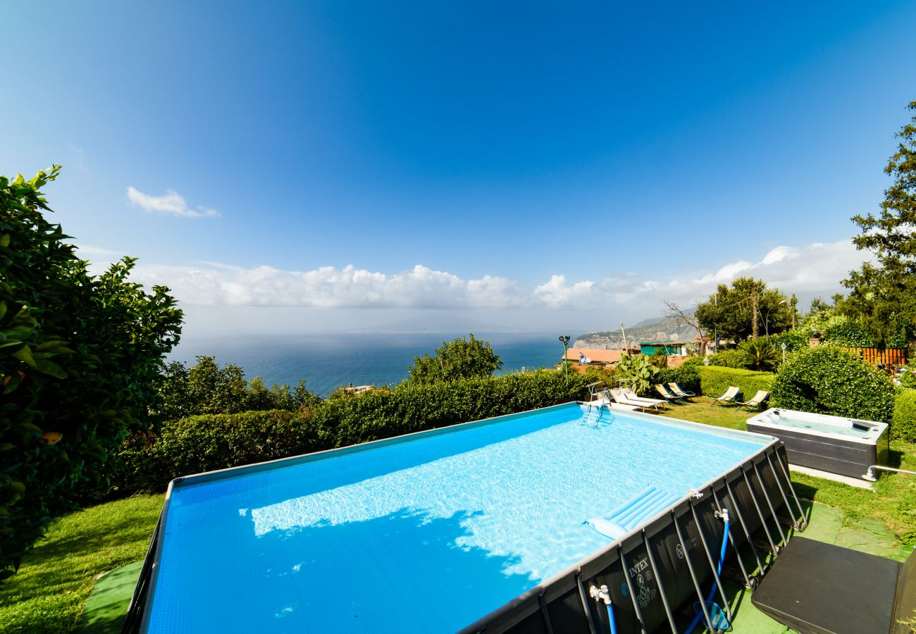 Villa a Sorrento - Villa Luisa  Jacuzzi and Pool
