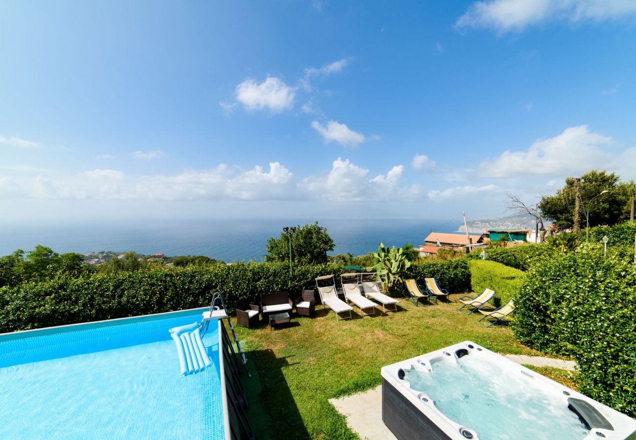 Villa a Sorrento - Villa Luisa  Jacuzzi and Pool