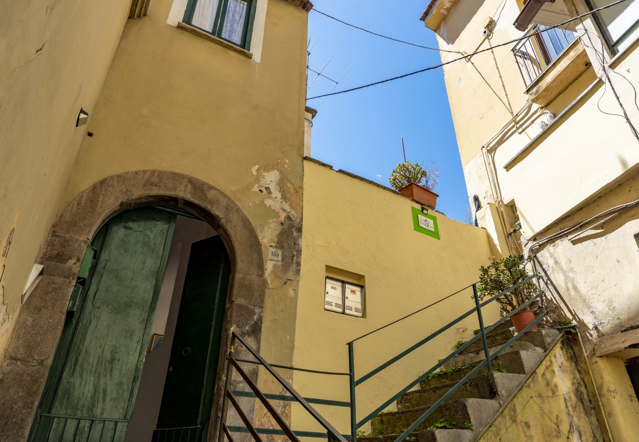 Appartamento a Sorrento - Estate4home - Casa Cristina Yellow