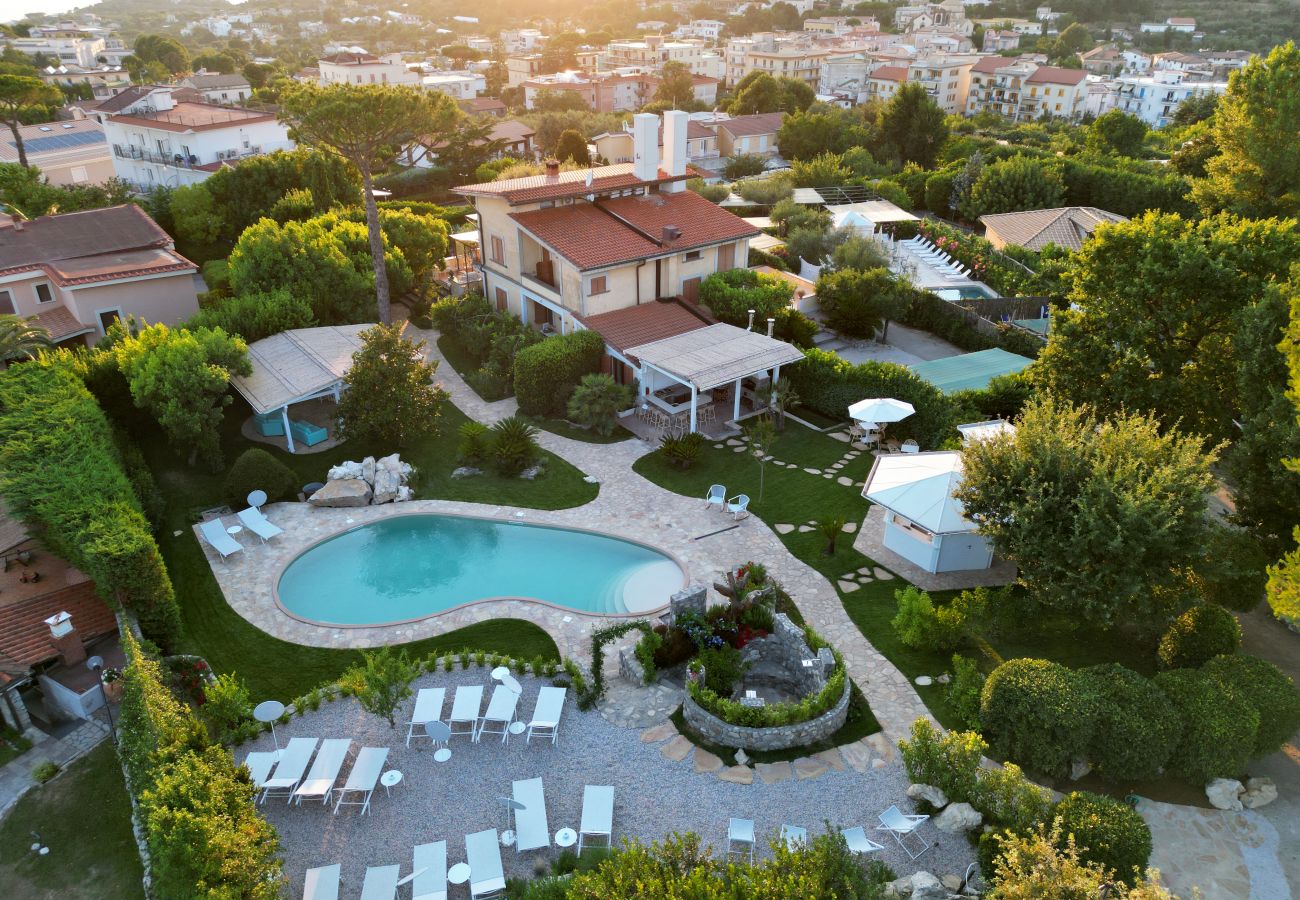 Villa a Sant´Agata sui Due Golfi - Resort Ravenna- La Villa