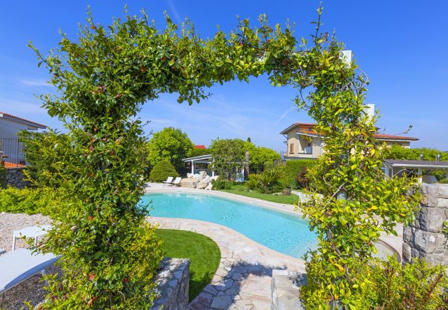 Affitto per camere a Sant´Agata sui Due Golfi - Resort Ravenna- Suite Regina Affitto per camere a Sant´Agata sui Due Golfi - Resort Ravenna- Suite Regina