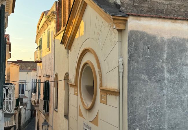 Affitto per camere a Meta - Meta CC Palace: Donna Rita Affitto per camere a Meta - Meta CC Palace: Donna Rita