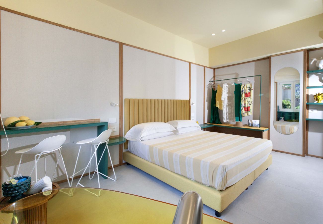 Apartment in Sorrento - Suite Pina Emerald