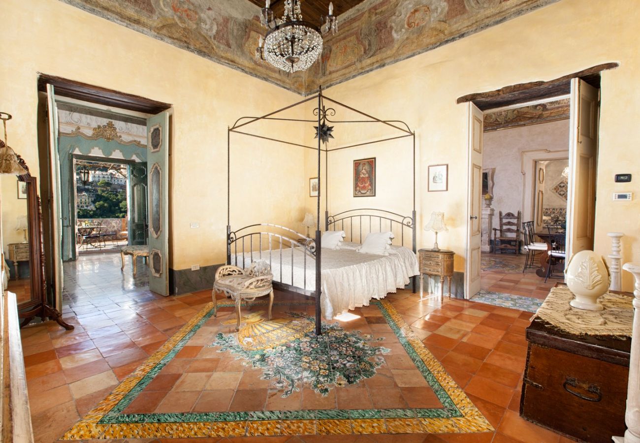 House in Positano - Palazzo Crocione