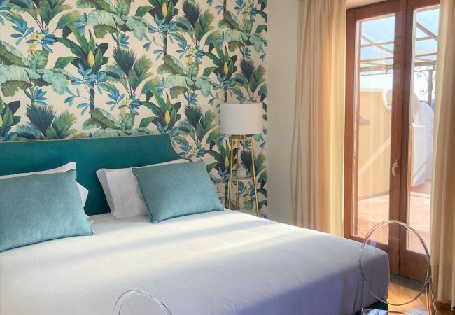 Rent by room in Sant´Agata sui Due Golfi - Resort Ravenna- Suite Regina Rent by room in Sant´Agata sui Due Golfi - Resort Ravenna- Suite Regina