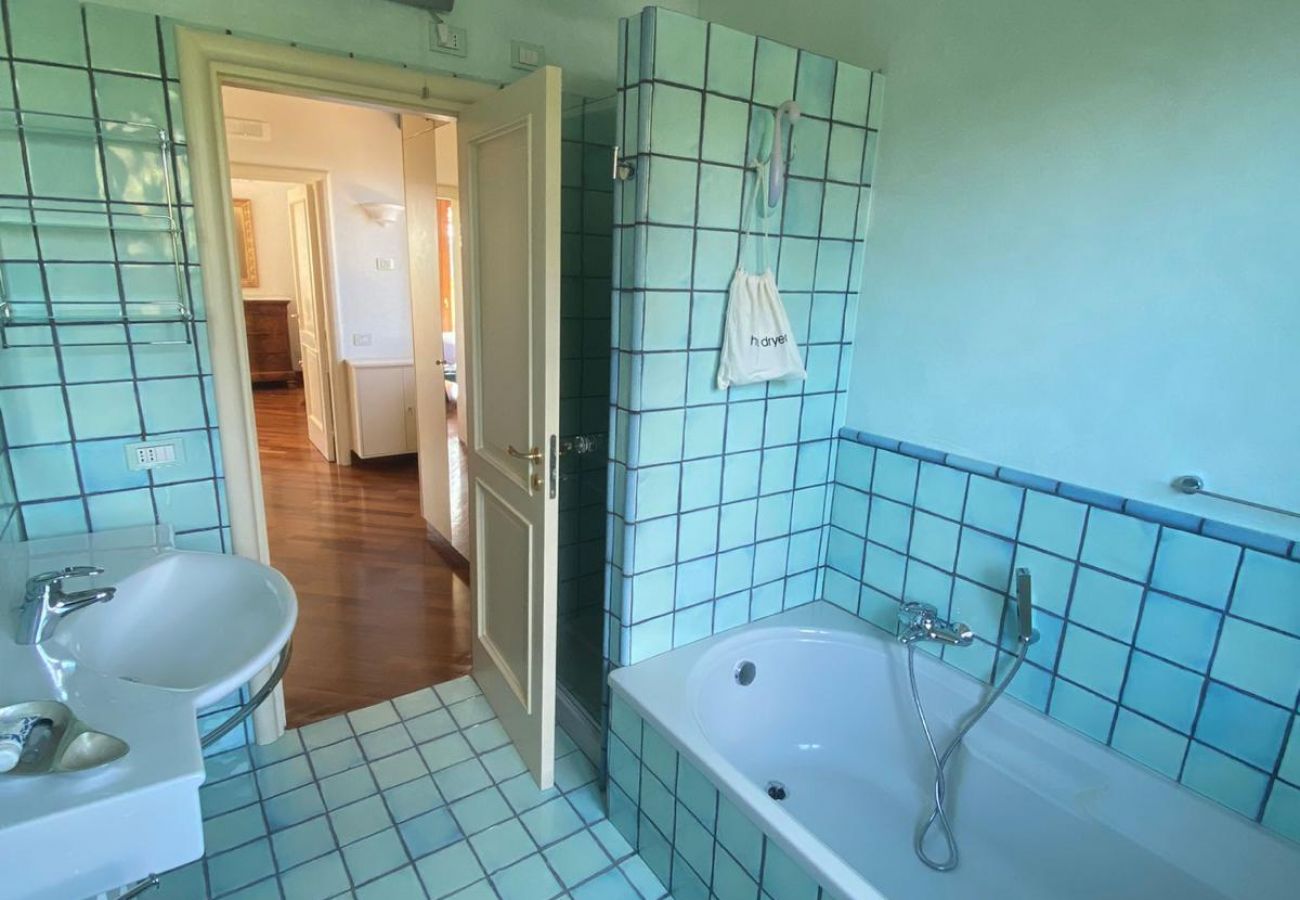 Rent by room in Sant´Agata sui Due Golfi - Resort Ravenna- Suite Regina