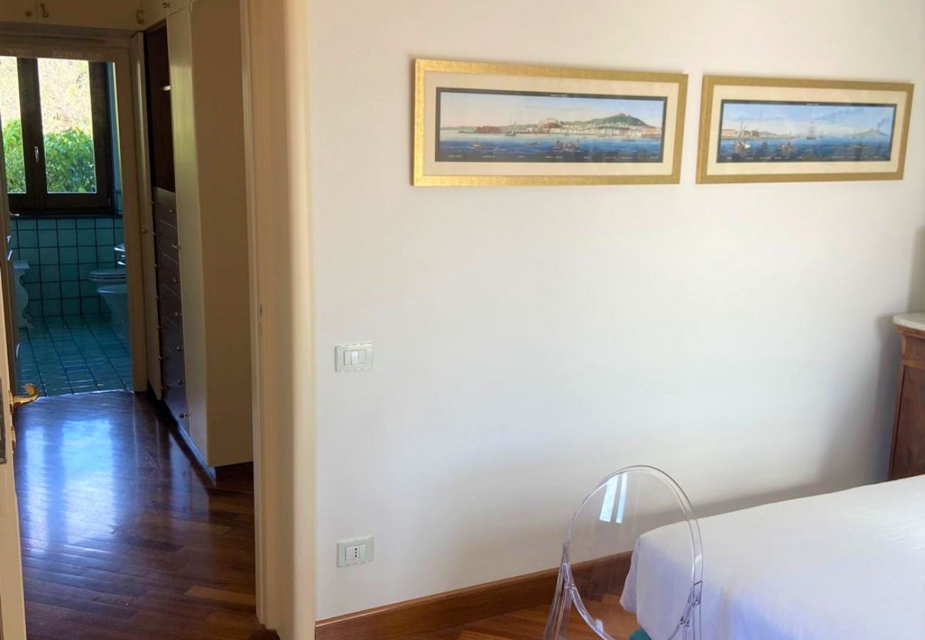 Rent by room in Sant´Agata sui Due Golfi - Resort Ravenna- Suite Regina