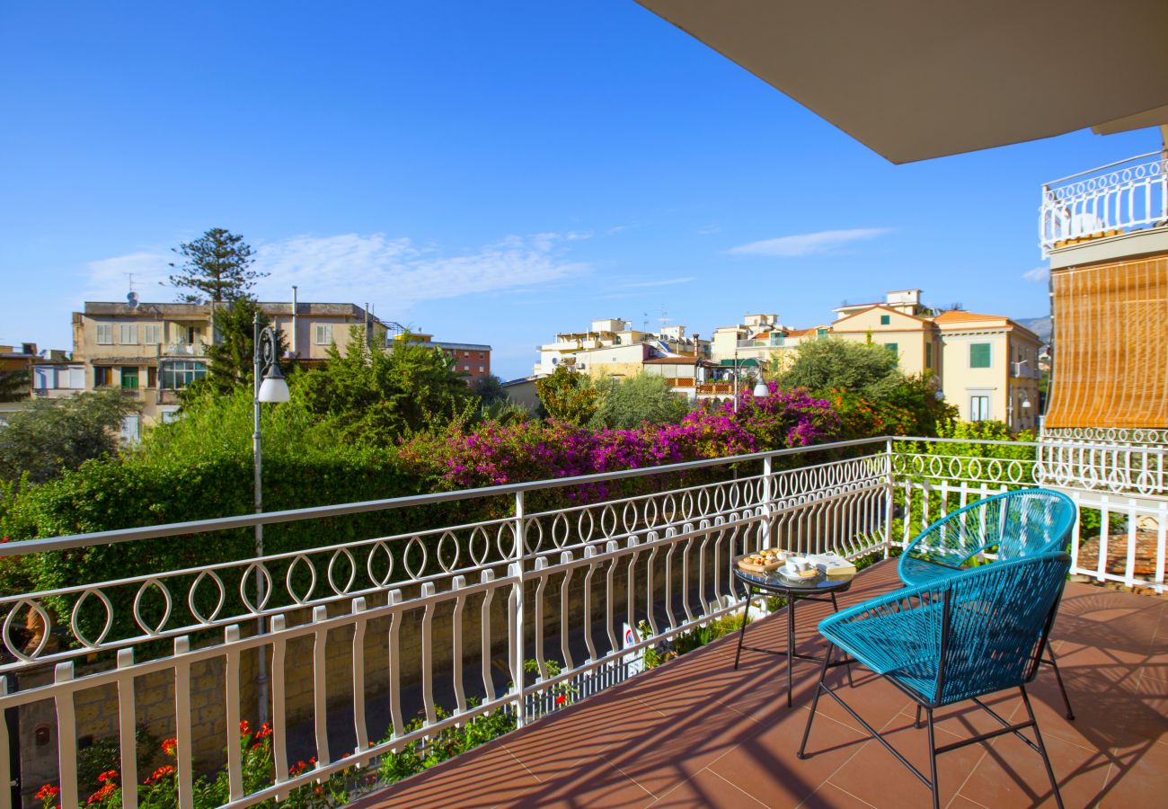 Rent by room in Sorrento - Estate4home - Suites 21  Petrolio