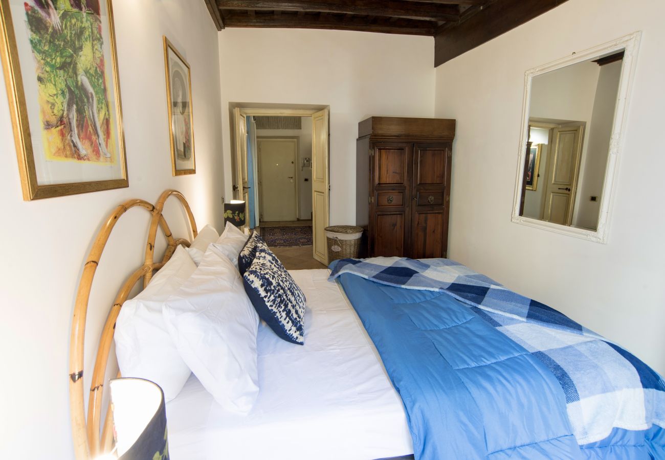 Apartment in Rome - Trevi Fountain Apartment
