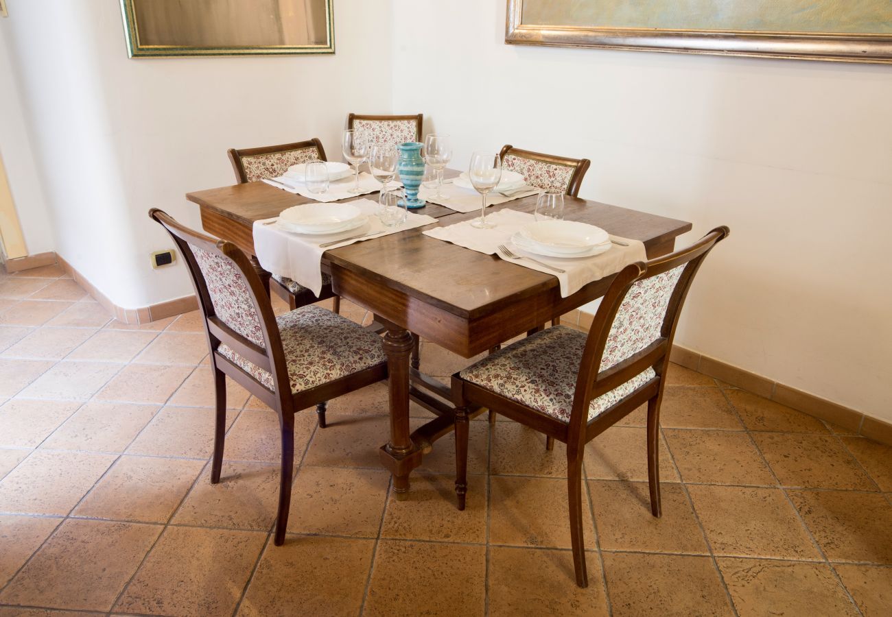 Apartment in Rome - Trevi Fountain Apartment