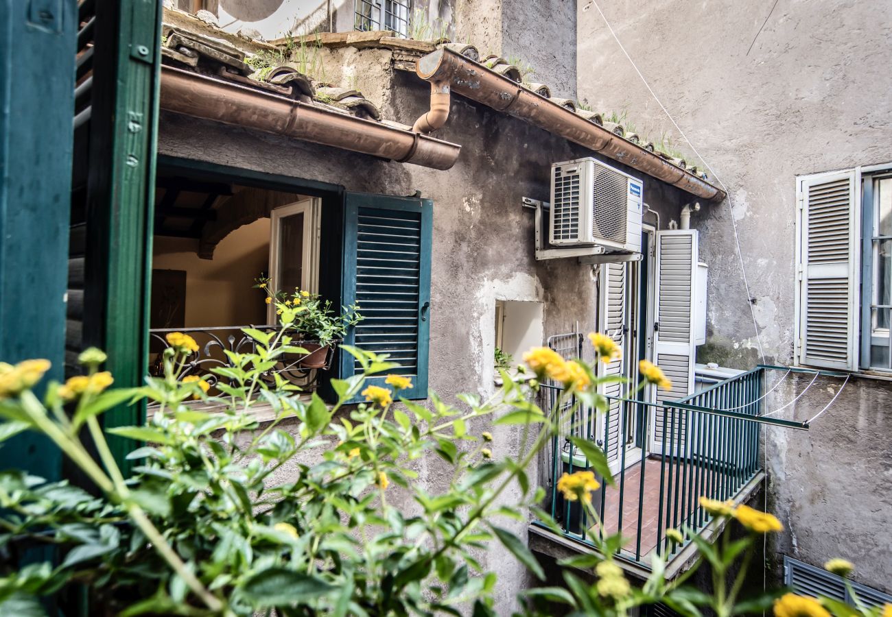 Apartment in Rome - Trevi Fountain Apartment