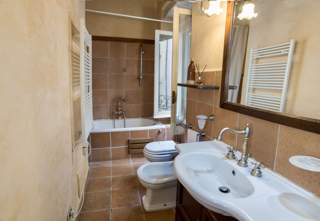 Apartment in Rome - Trevi Fountain Apartment