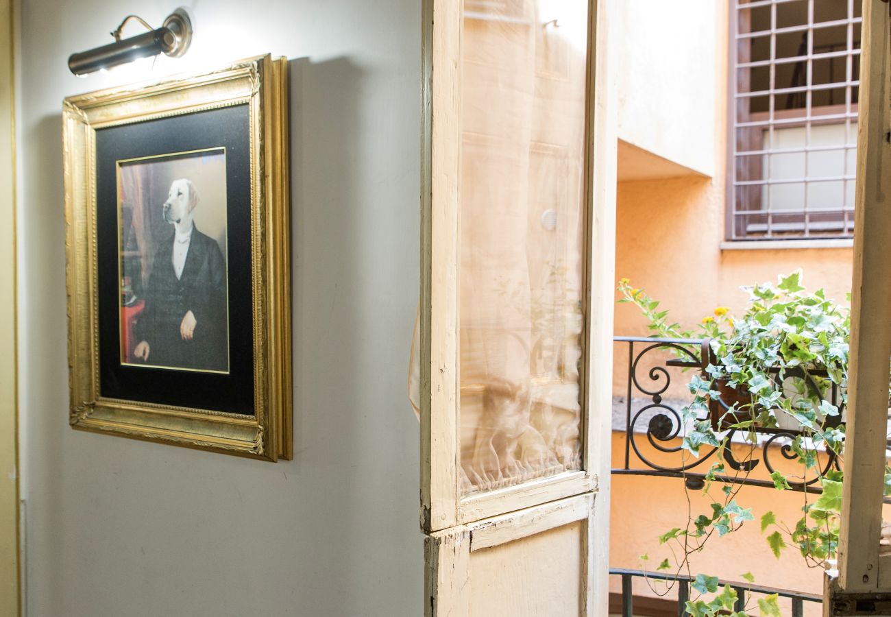 Apartment in Rome - Trevi Fountain Apartment