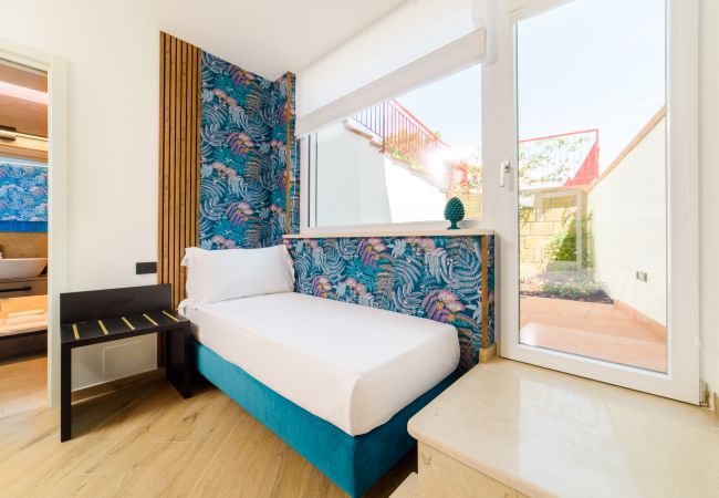 Rent by room in Piano di Sorrento - NicholHouse - Blue butterfly Rent by room in Piano di Sorrento - NicholHouse - Blue butterfly