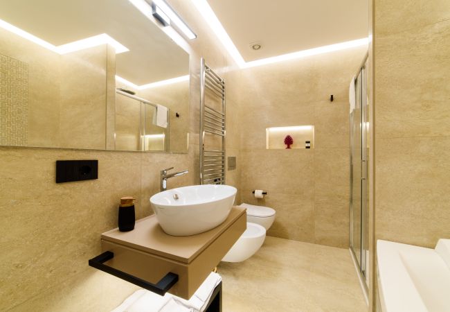 Rent by room in Piano di Sorrento - NicholHouse - Pink Flamingo Rent by room in Piano di Sorrento - NicholHouse - Pink Flamingo