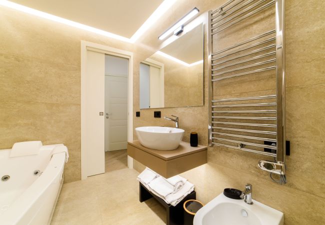 Rent by room in Piano di Sorrento - NicholHouse - Pink Flamingo Rent by room in Piano di Sorrento - NicholHouse - Pink Flamingo