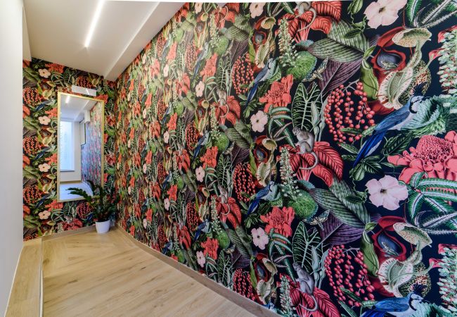 Rent by room in Piano di Sorrento - NicholHouse - Pink Flamingo Rent by room in Piano di Sorrento - NicholHouse - Pink Flamingo