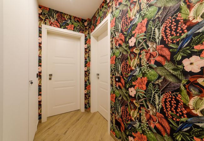 Rent by room in Piano di Sorrento - NicholHouse - Pink Flamingo Rent by room in Piano di Sorrento - NicholHouse - Pink Flamingo