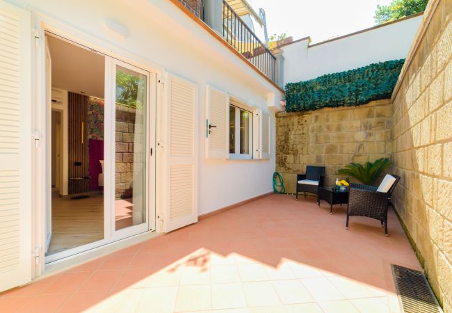 Rent by room in Piano di Sorrento - NicholHouse - Pink Flamingo Rent by room in Piano di Sorrento - NicholHouse - Pink Flamingo