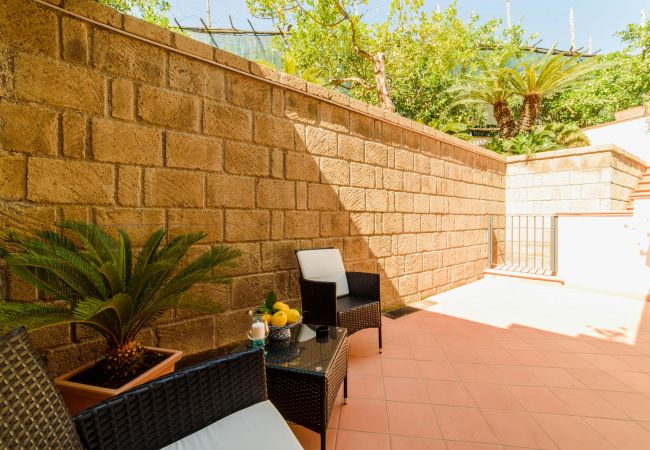 Rent by room in Piano di Sorrento - NicholHouse - Pink Flamingo Rent by room in Piano di Sorrento - NicholHouse - Pink Flamingo