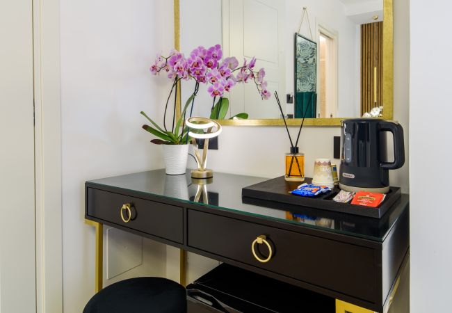 Rent by room in Piano di Sorrento - NicholHouse - Green Parrot Rent by room in Piano di Sorrento - NicholHouse - Green Parrot