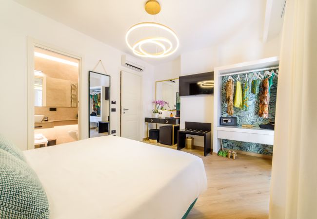 Rent by room in Piano di Sorrento - NicholHouse - Green Parrot Rent by room in Piano di Sorrento - NicholHouse - Green Parrot