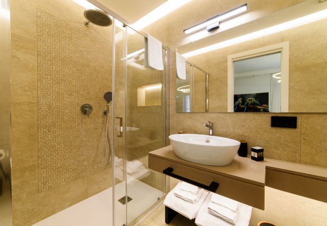 Rent by room in Piano di Sorrento - NicholHouse - Green Parrot Rent by room in Piano di Sorrento - NicholHouse - Green Parrot