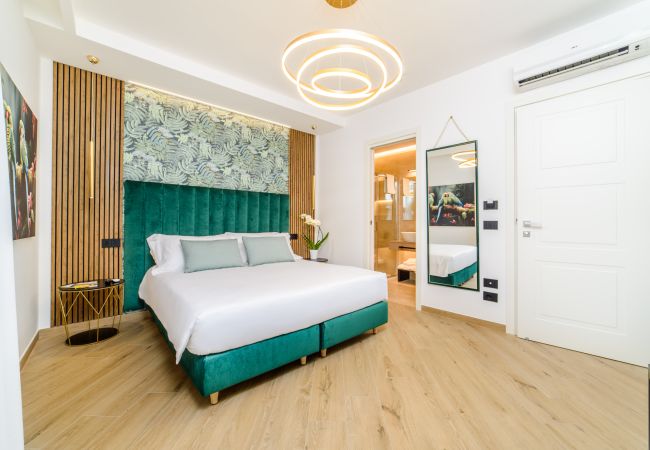 Rent by room in Piano di Sorrento - NicholHouse - Green Parrot Rent by room in Piano di Sorrento - NicholHouse - Green Parrot