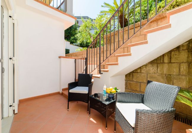 Rent by room in Piano di Sorrento - NicholHouse - Green Parrot Rent by room in Piano di Sorrento - NicholHouse - Green Parrot