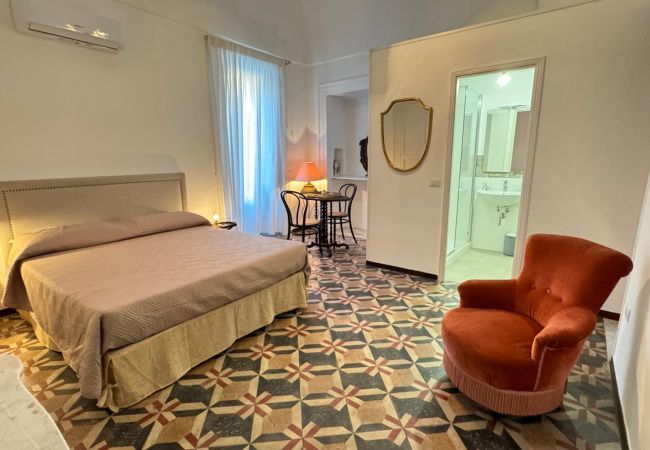 Rent by room in Meta - Meta CC Palace: Donna Rita Rent by room in Meta - Meta CC Palace: Donna Rita